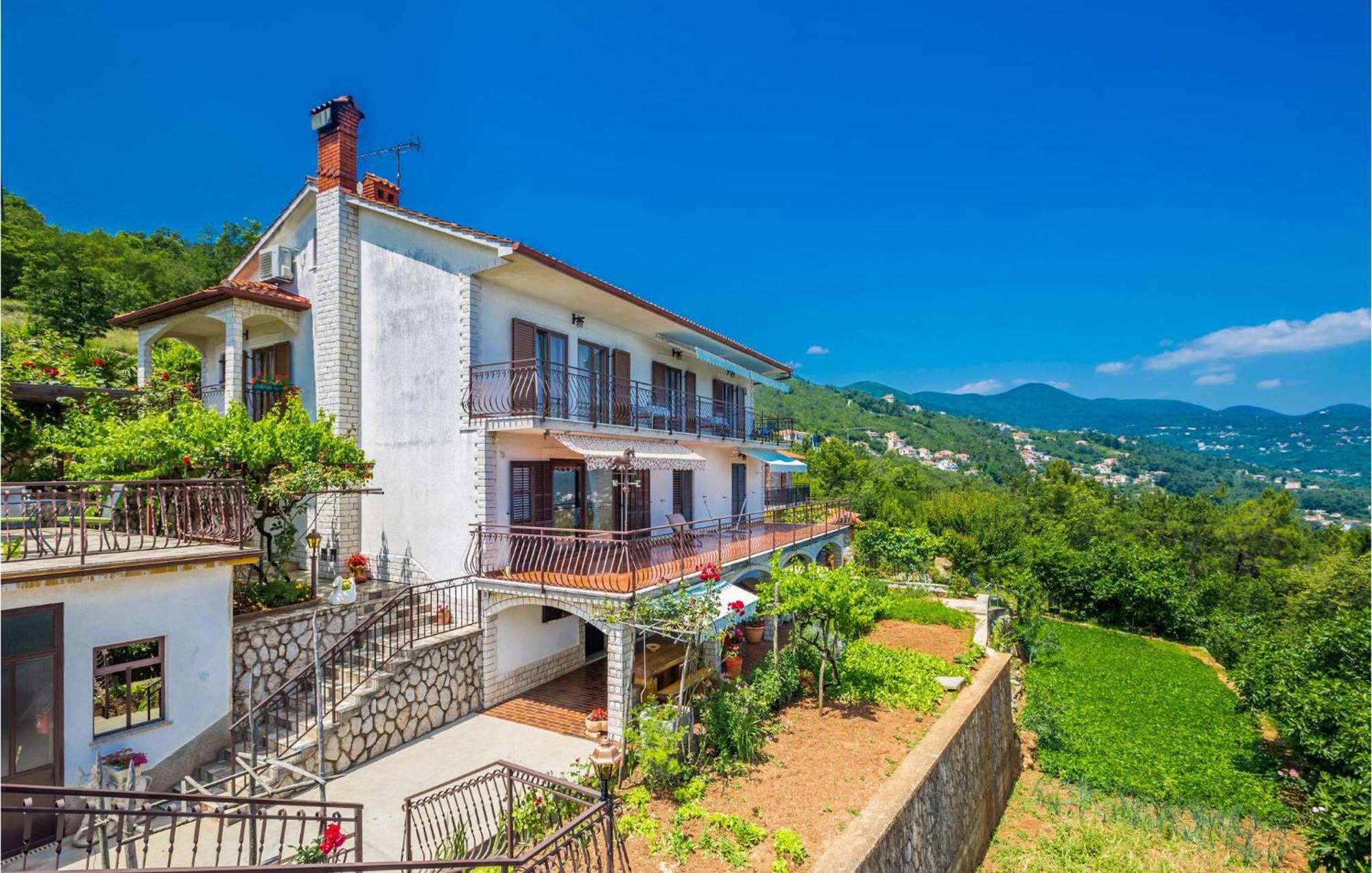 2 Bedroom Lovely Apartment In Lovran Exterior photo